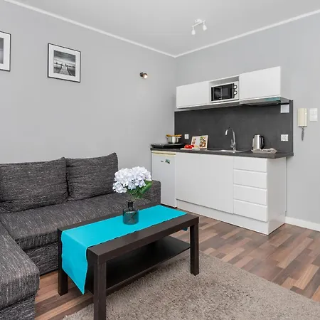 Sky Blue Chmielna Near Old Town In By Renters דירה גדנסק